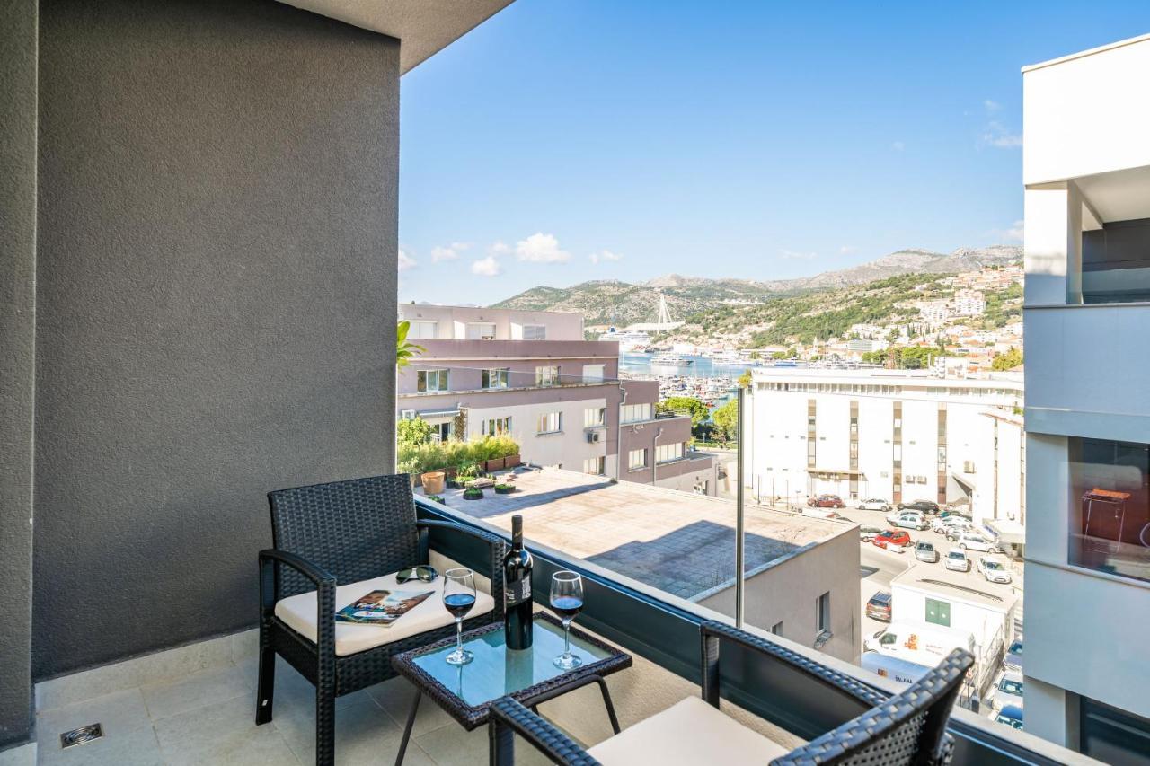 Gorgeous Sea View With Free Parking Apartament