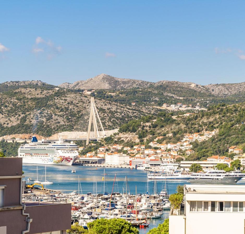 Gorgeous Sea View With Free Parking Apartament *