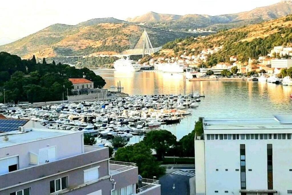 Gorgeous Sea View With Free Parking Apartament
