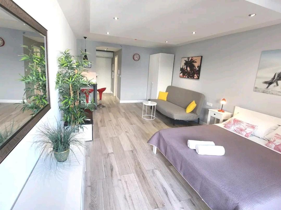 Gorgeous Sea View With Free Parking Apartament